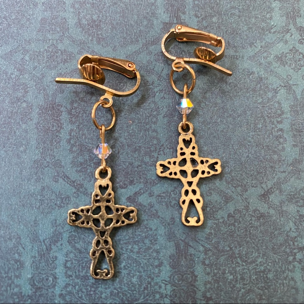 VNTG Antique Gold Gothic Ornate Cross Clip-On Earrings